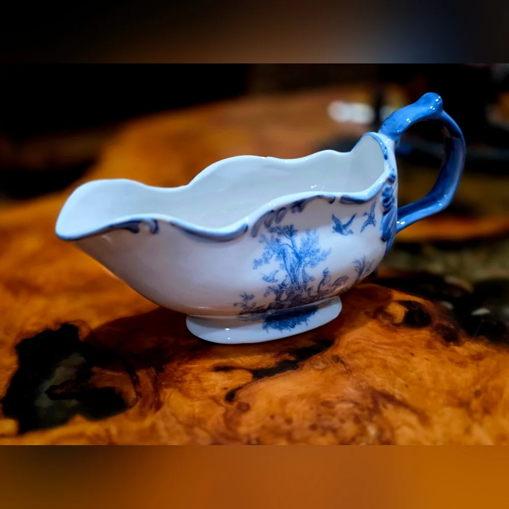 Aux Au Provence China VERY RARE Antique Porcelain Sauce Boat 18th Century - Picture 1 of 8